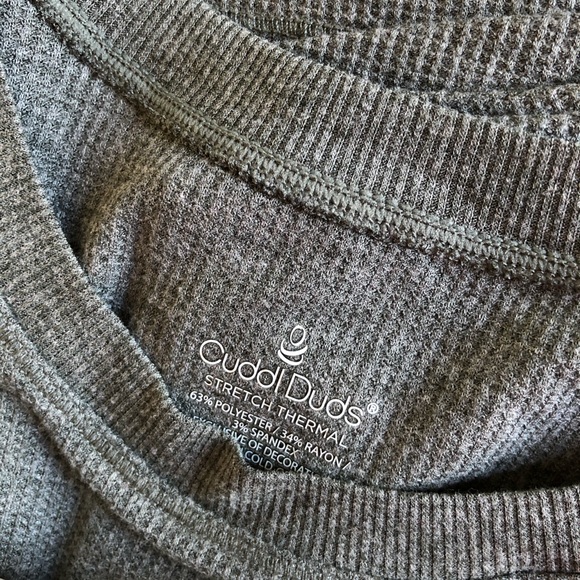 NWT Cuddl Duds Waffle Thermal Crew Thumbholes Med - Picture 2 of 3